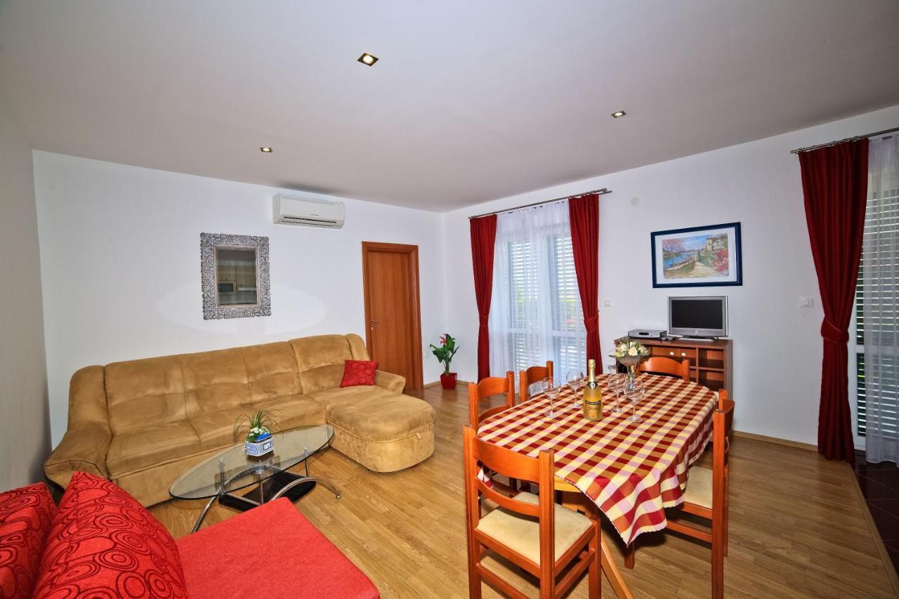 Apartments Bozikovic Podstrana Kamer foto