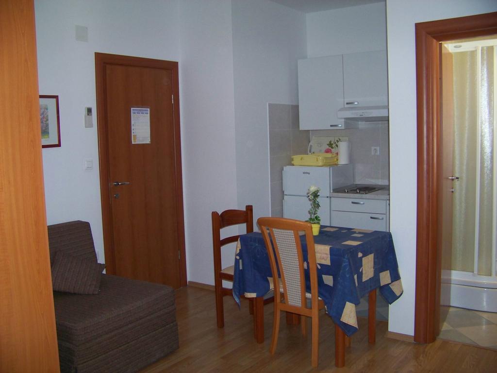 Apartments Bozikovic Podstrana Kamer foto