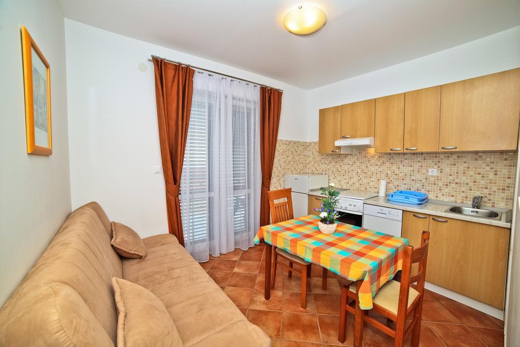 Apartments Bozikovic Podstrana Kamer foto