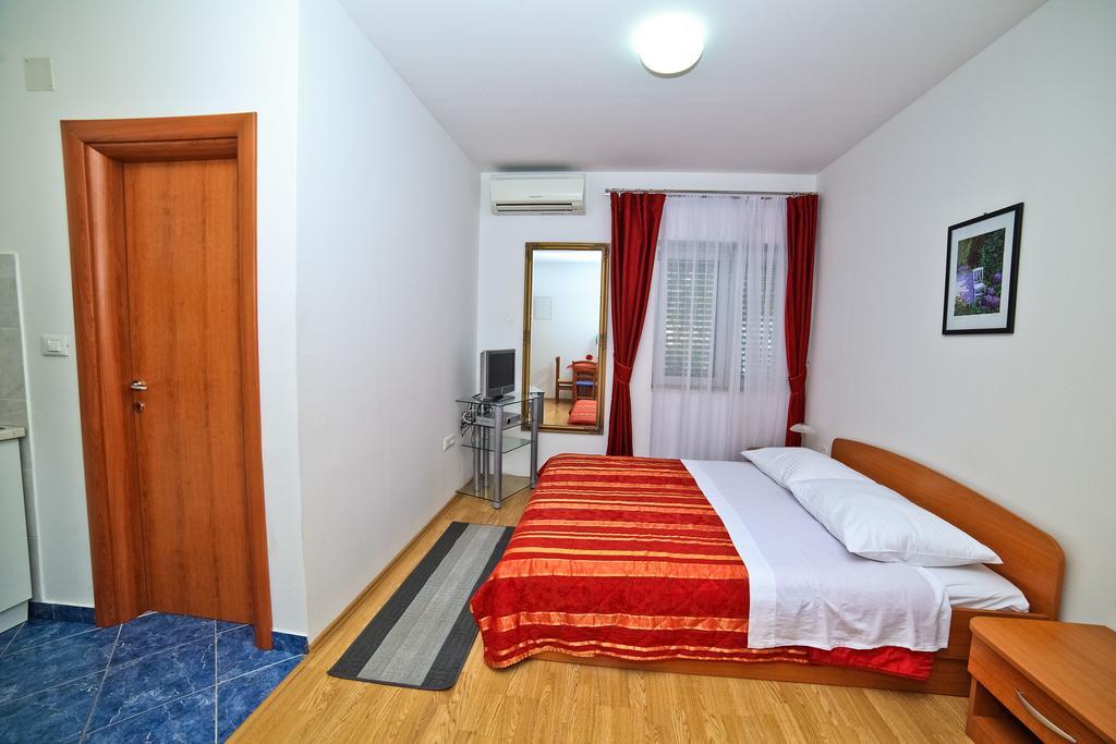 Apartments Bozikovic Podstrana Kamer foto