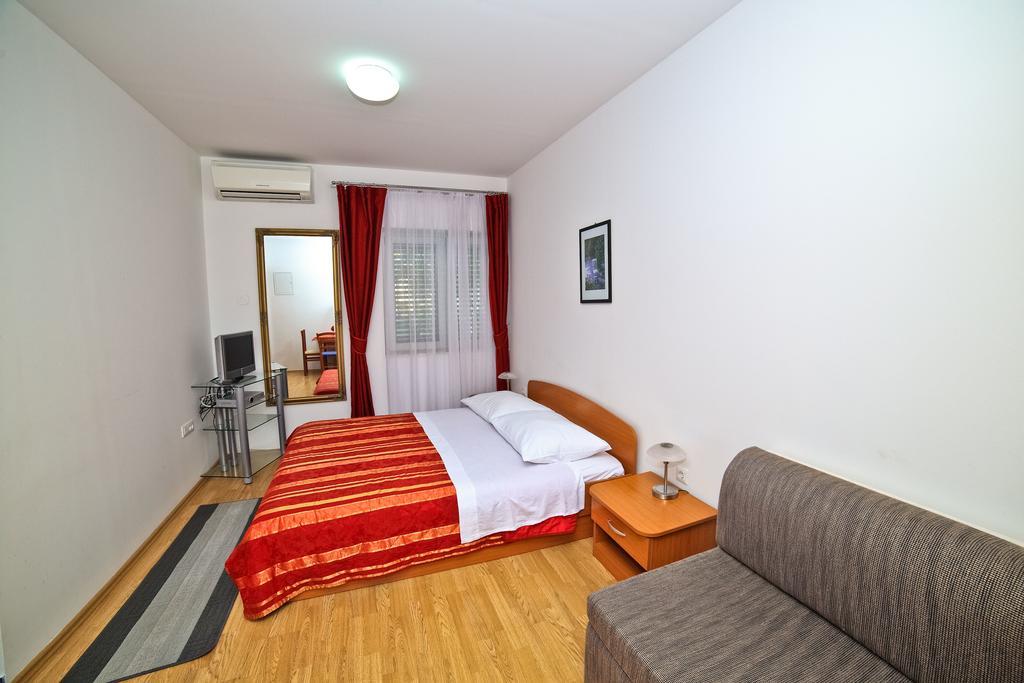 Apartments Bozikovic Podstrana Kamer foto