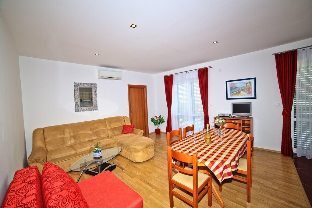 Apartments Bozikovic Podstrana Buitenkant foto