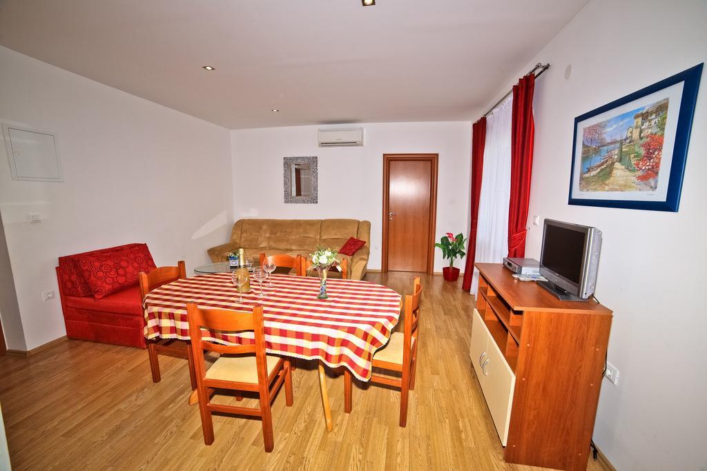 Apartments Bozikovic Podstrana Buitenkant foto